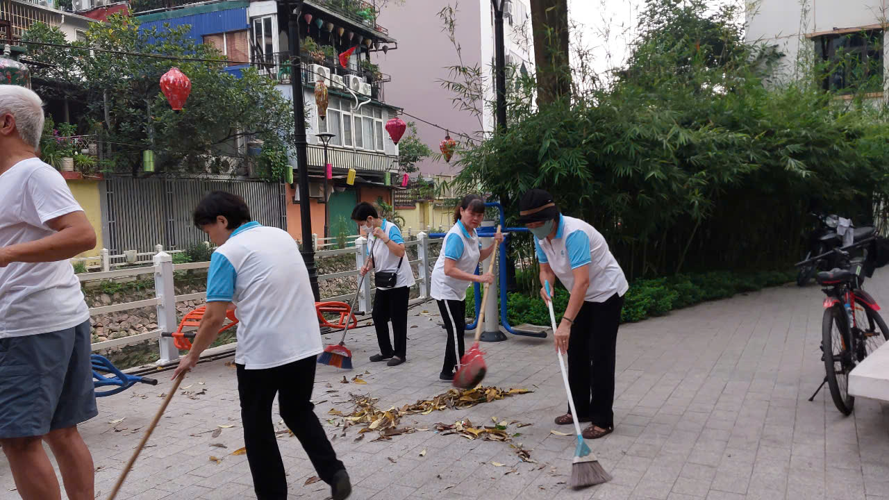 Hội LHPN phường Ba Đình: Lan tỏa lối sống xanh từ “tuyến phố không rác 24h”. - ảnh 7