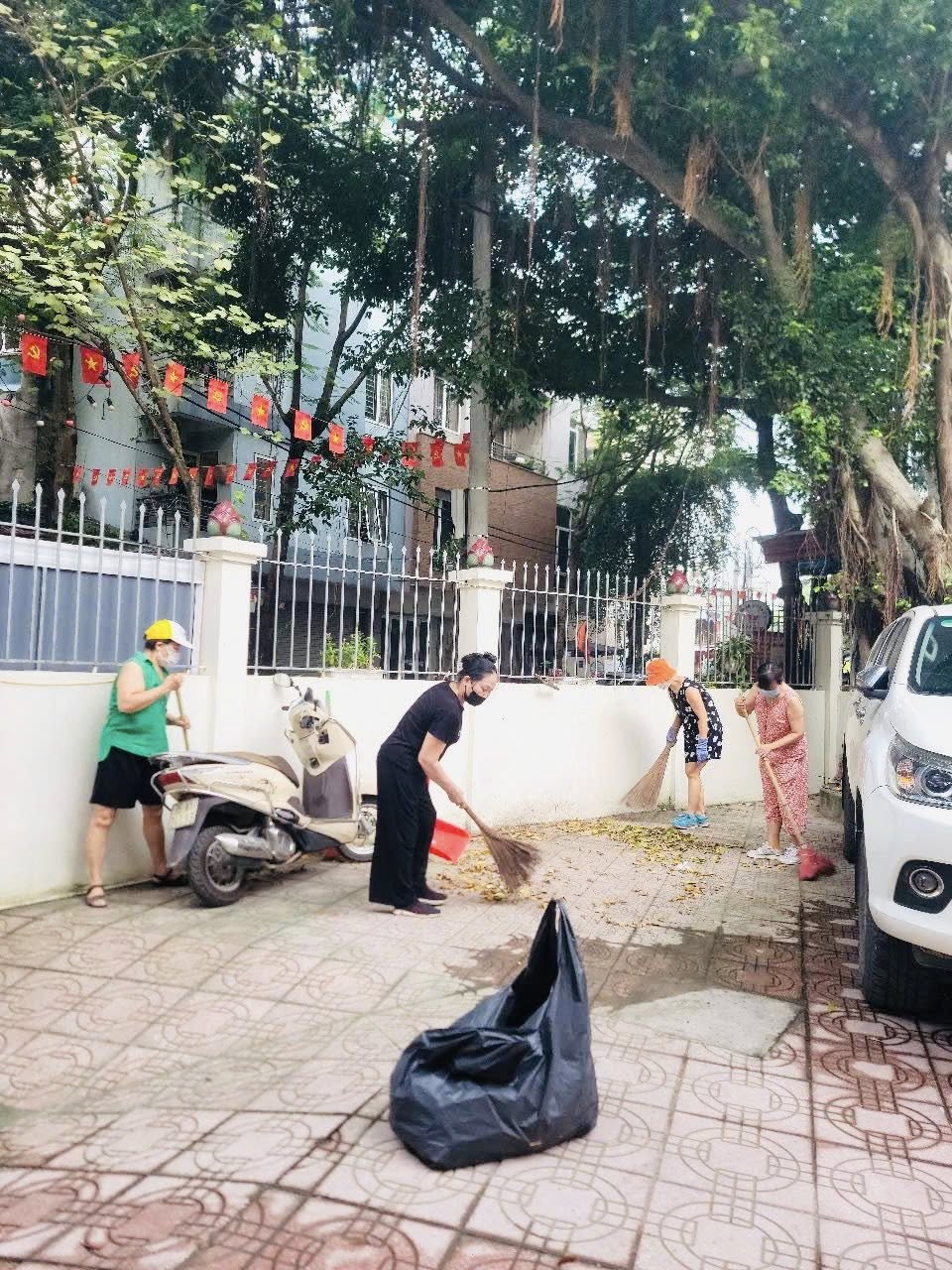 Hội LHPN phường Ngọc Hà ra quân hưởng ứng “Ngày cuối tuần Xanh” - ảnh 7