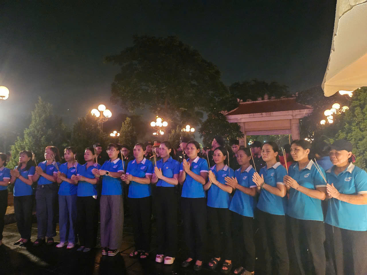 Gần 300 cán bộ, hội viên phụ nữ thắp nến tri ân kỷ niệm 78 năm ngày Thương binh Liệt sĩ - ảnh 8