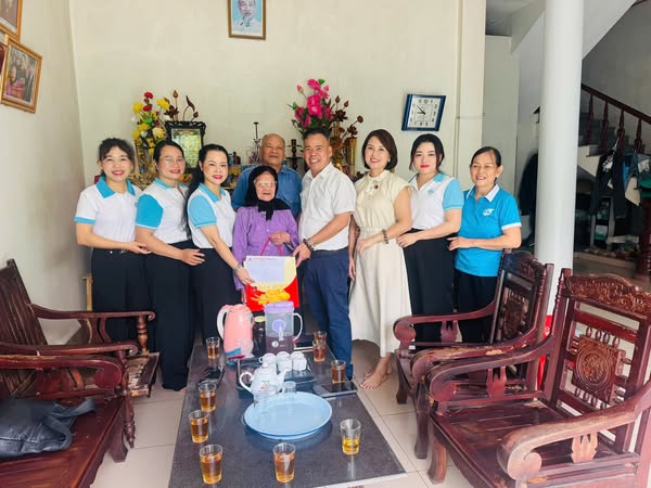 Hội LHPN xã Mê Linh: Thăm, tặng quà tri ân gia đình người có công với cách mạng - ảnh 1
