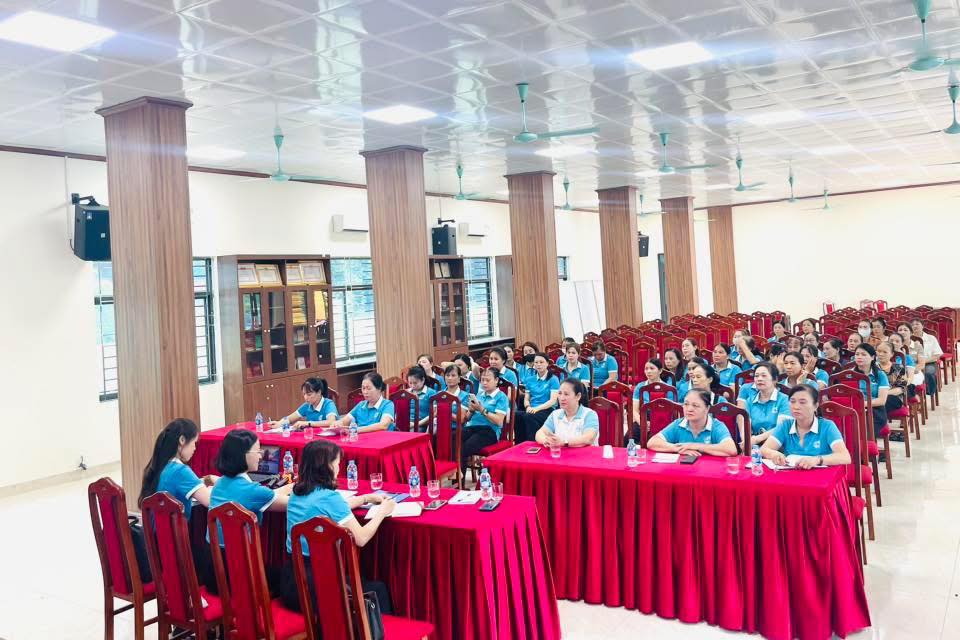 Hội LHPN xã Vĩnh Thanh: Lấy ý kiến góp ý vào Dự thảo Văn kiện Đại hội Đảng các cấp - ảnh 2