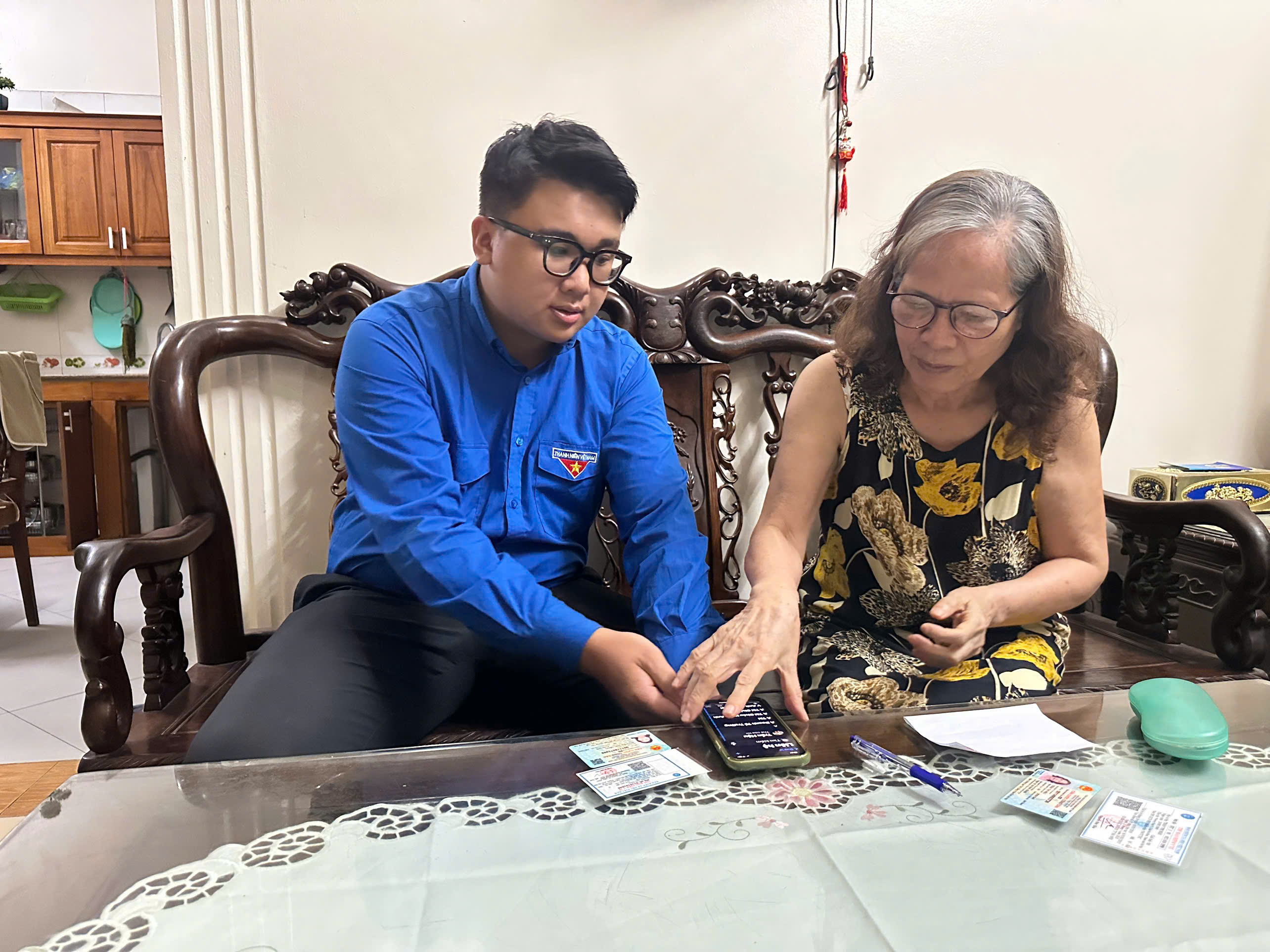 Chính quyền “vì dân, lấy nhân dân làm trung tâm phục vụ” - ảnh 3