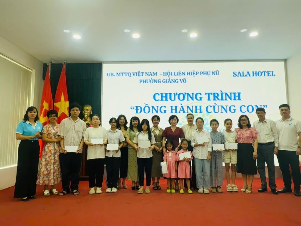 Lan tỏa yêu thương qua chương trình “Mẹ đỡ đầu” và “Đồng hành cùng con” - ảnh 1