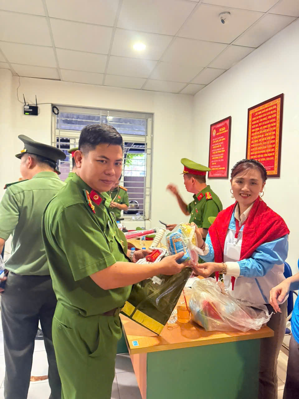 Hội LHPN phường Ngọc Hà: Tích cực hỗ trợ các lực lượng làm nhiệm vụ phục vụ Đại lễ A80 - ảnh 2