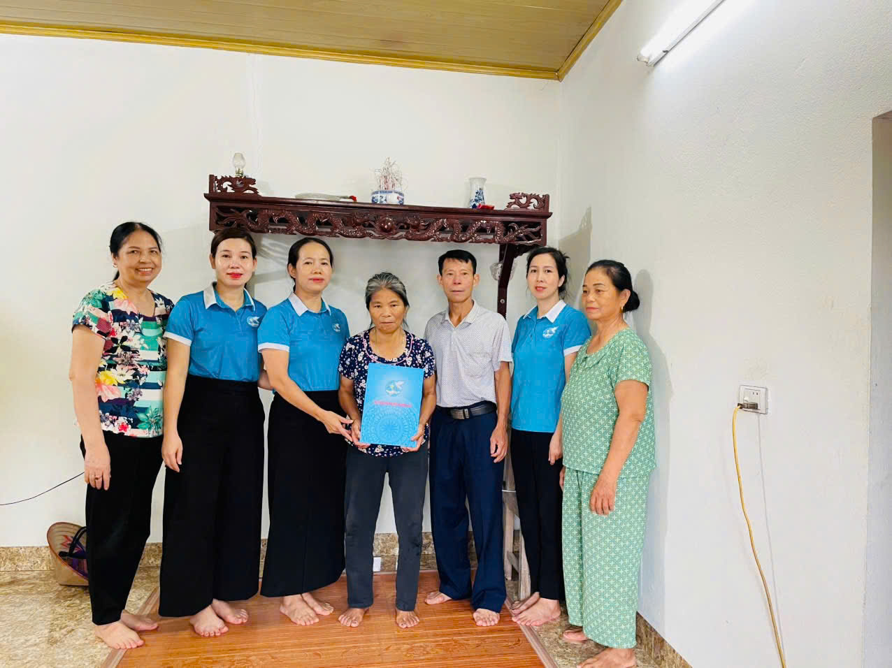 Hội LHPN xã Đông Anh: Tặng quà hội viên phụ nữ có hoàn cảnh khó khăn nhân dịp Quốc khánh - ảnh 7