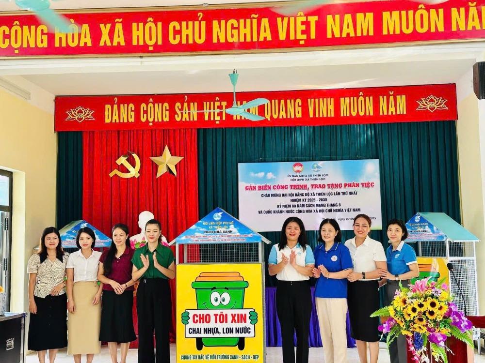 Gắn biển công trình, trao tặng phần việc chào mừng Đại lễ 2/9 và thành công Đại hội Đảng bộ xã Thiên Lộc - ảnh 1