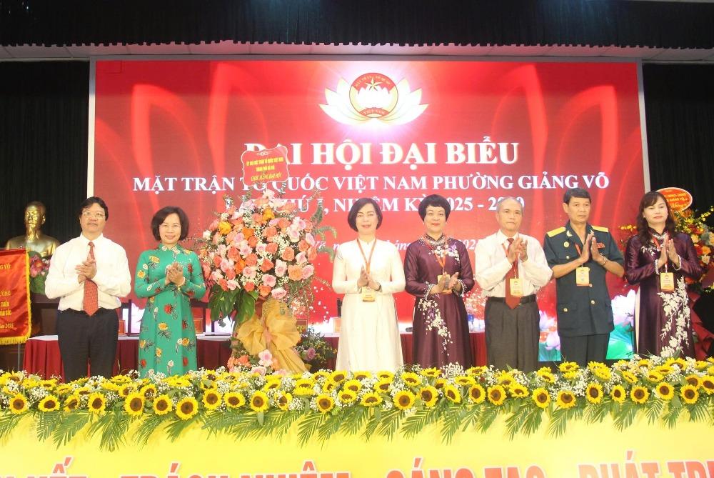 Bà Trần Thị Tố Tâm giữ chức Chủ tịch Ủy ban MTTQ Việt Nam phường Giảng Võ nhiệm kỳ 2025 - 2030. - ảnh 1