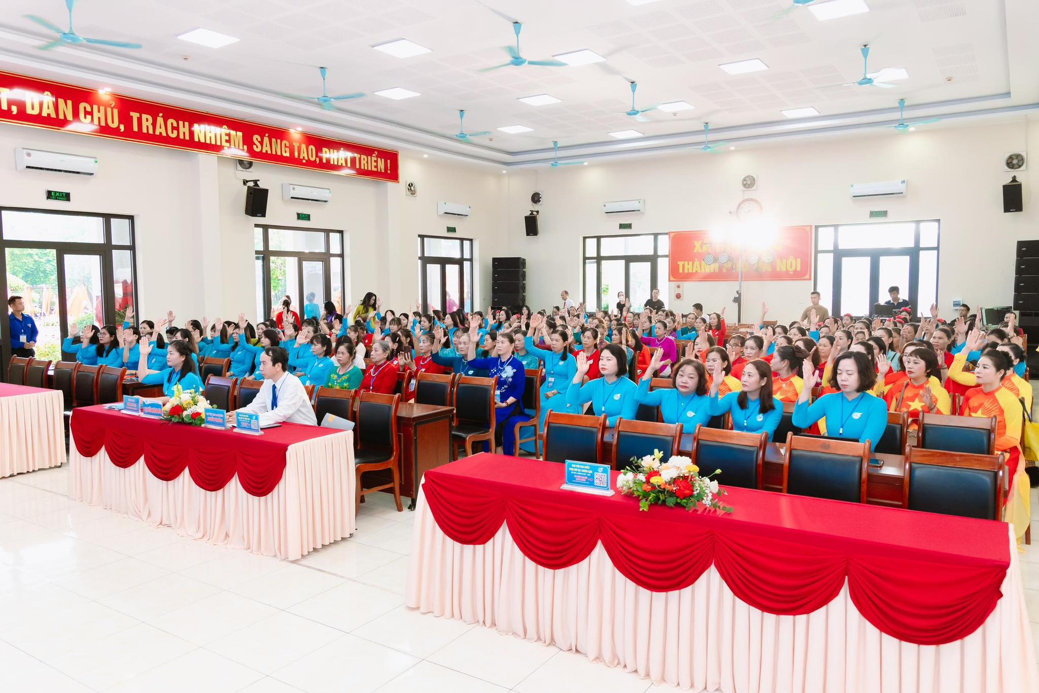 Đồng chí Nguyễn Thị Thuý Linh giữ chức Chủ tịch Hội LHPN xã Thiên Lộc nhiệm kỳ 2025 – 2030 - ảnh 3