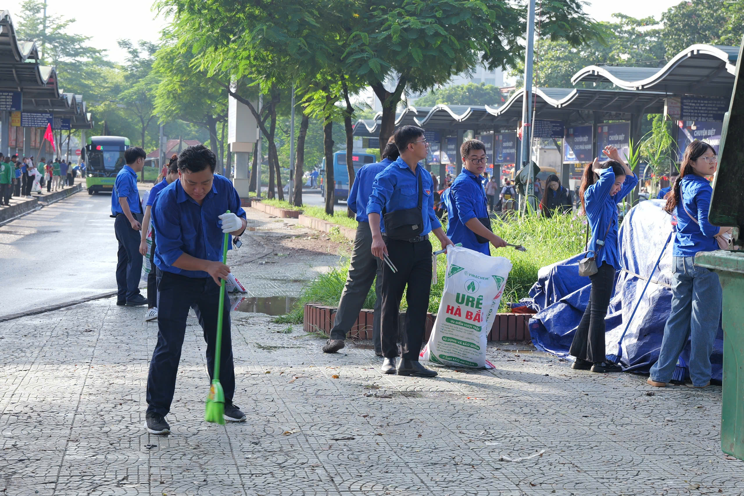 Hội LHPN phường Ba Đình: Phối hợp ra quân hưởng ứng Chiến dịch “Làm cho Thế giới sạch hơn” năm 2025 - ảnh 14