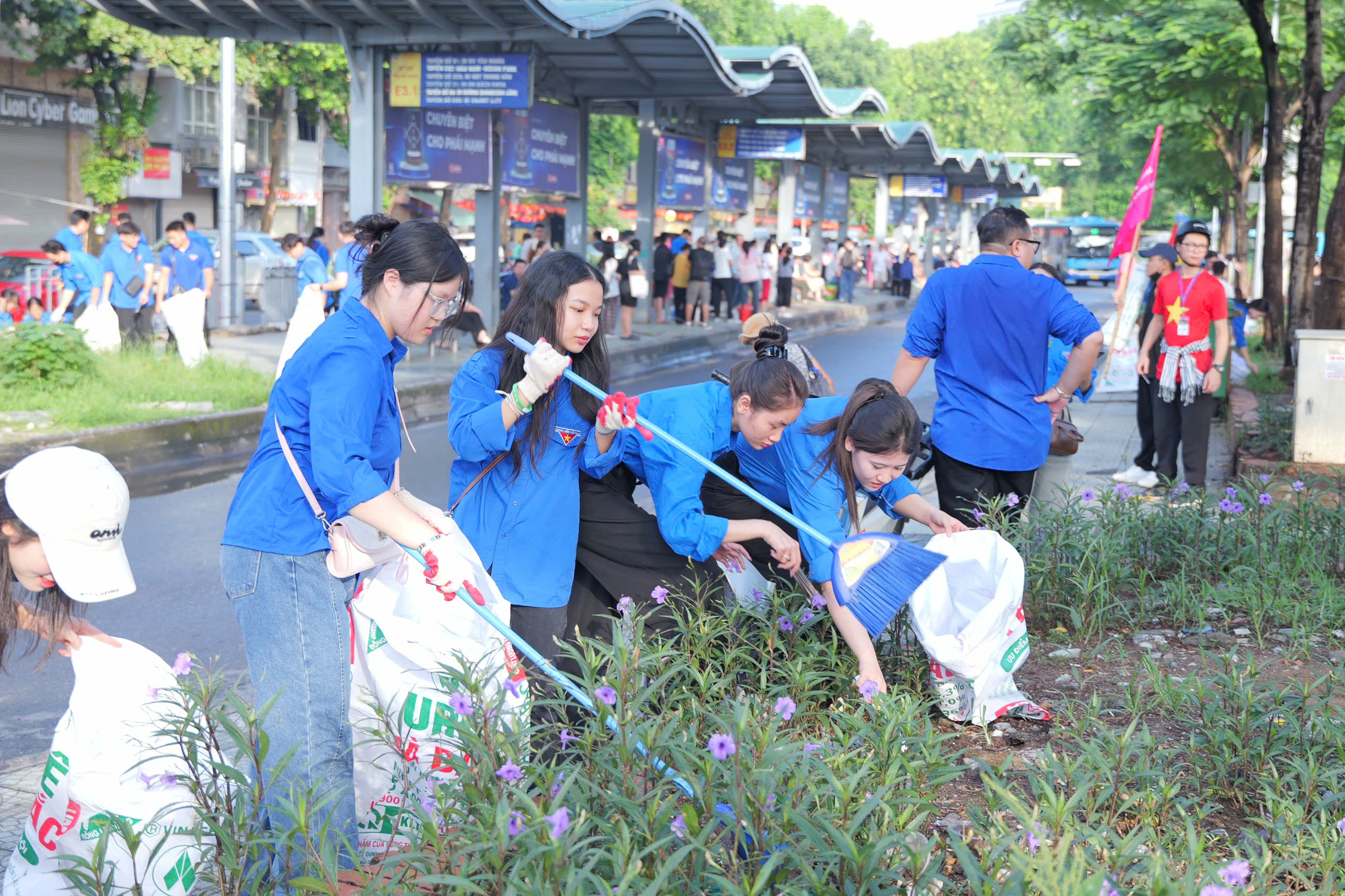 Hội LHPN phường Ba Đình: Phối hợp ra quân hưởng ứng Chiến dịch “Làm cho Thế giới sạch hơn” năm 2025 - ảnh 13