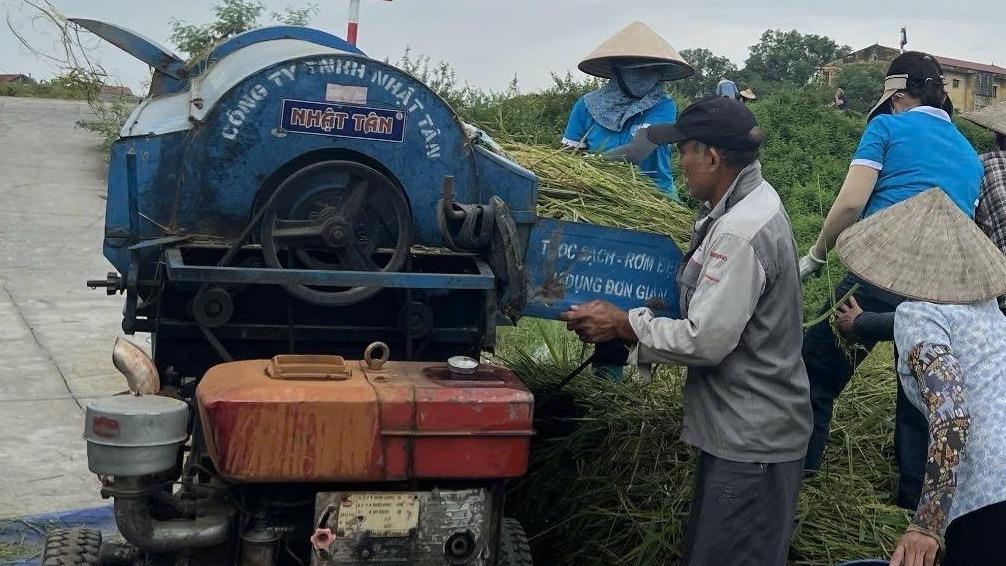 Phụ nữ Thư Lâm chủ động, trách nhiệm ứng phó với bão số 11 - ảnh 1