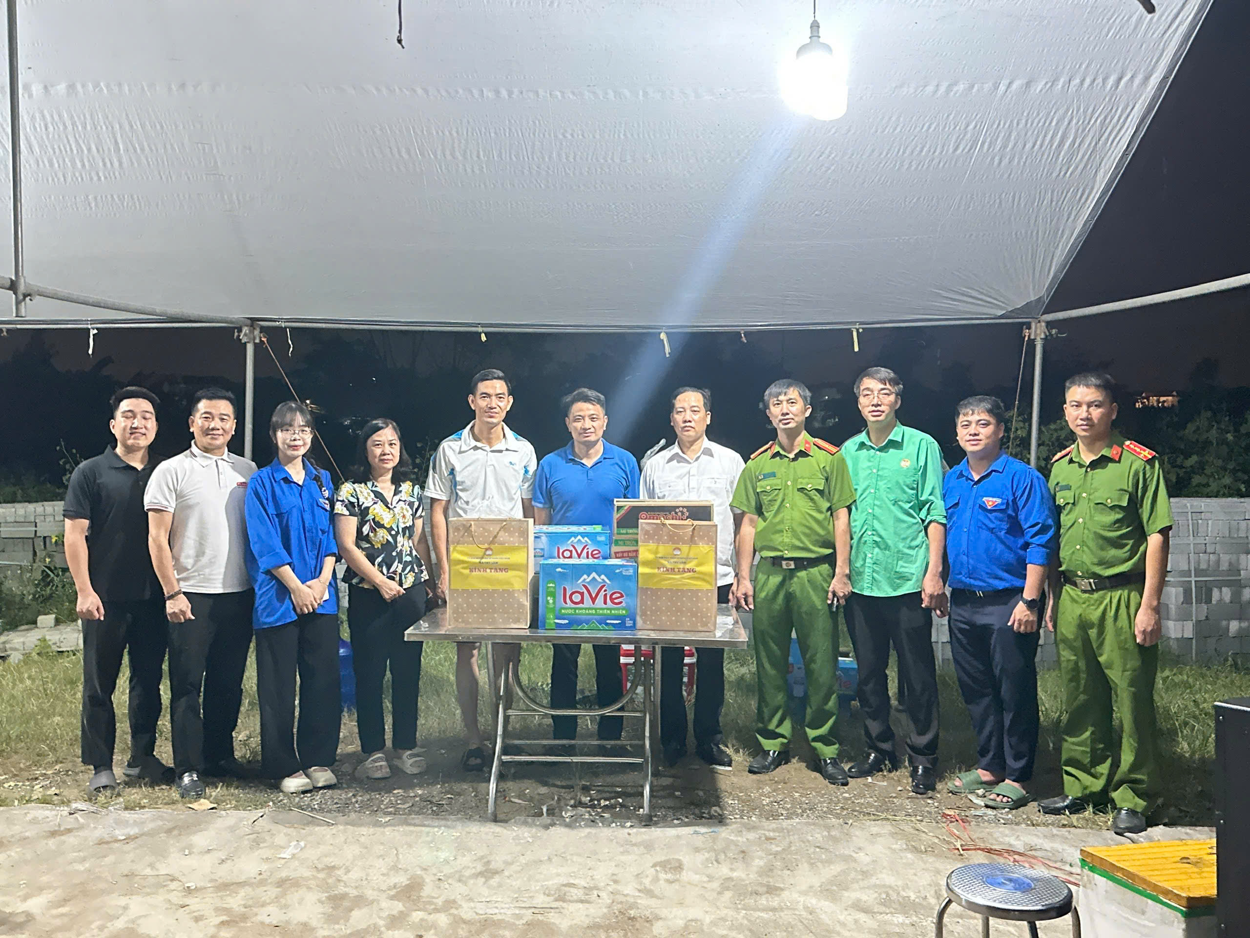 Hội LHPN xã Thư Lâm: Lan tỏa tinh thần đại đoàn kết – sẻ chia cùng các hộ dân vùng ngập lũ - ảnh 1