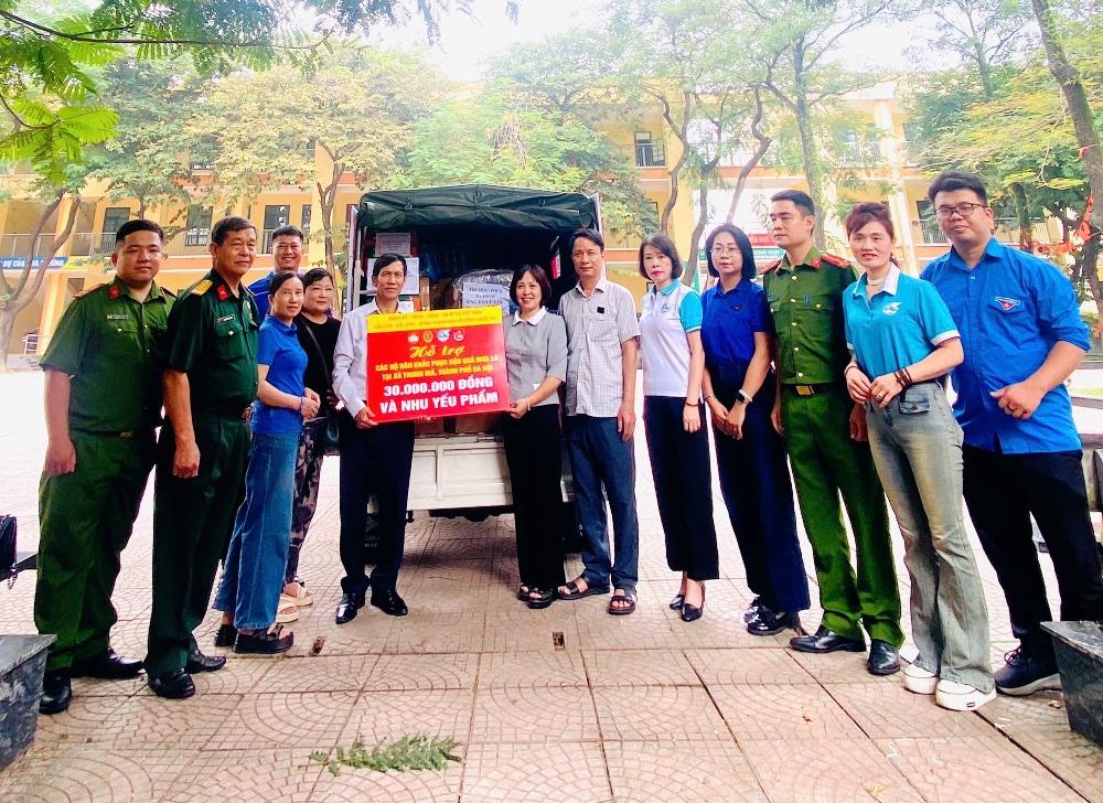 Phường Ngọc Hà: Chia sẻ khó khăn với người dân vùng ngập lụt - ảnh 1