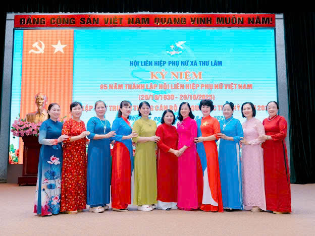 Hội LHPN xã Thư Lâm: Gặp gỡ, tri ân cán bộ Hội qua các thời kỳ - ảnh 8