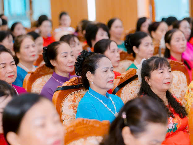 Hội LHPN xã Thư Lâm: Gặp gỡ, tri ân cán bộ Hội qua các thời kỳ - ảnh 6