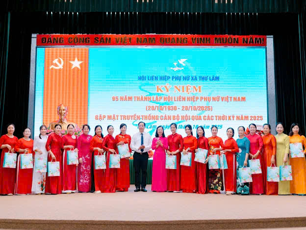 Hội LHPN xã Thư Lâm: Gặp gỡ, tri ân cán bộ Hội qua các thời kỳ - ảnh 16