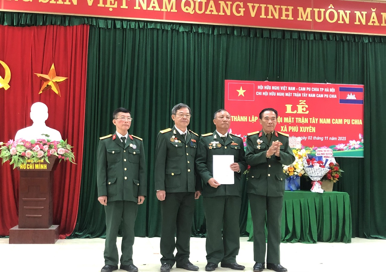 Tổ chức nhiều hoạt động thiết thực nhân kỷ niệm 72 năm Quốc khánh Campuchia  - ảnh 2