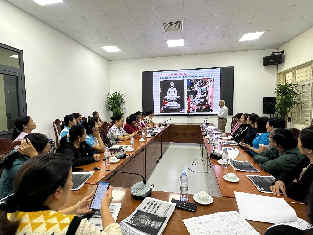 Hội LHPN xã Thư Lâm: Tập huấn thiết kế sản phẩm thủ công mỹ nghệ cho hội viên - ảnh 1