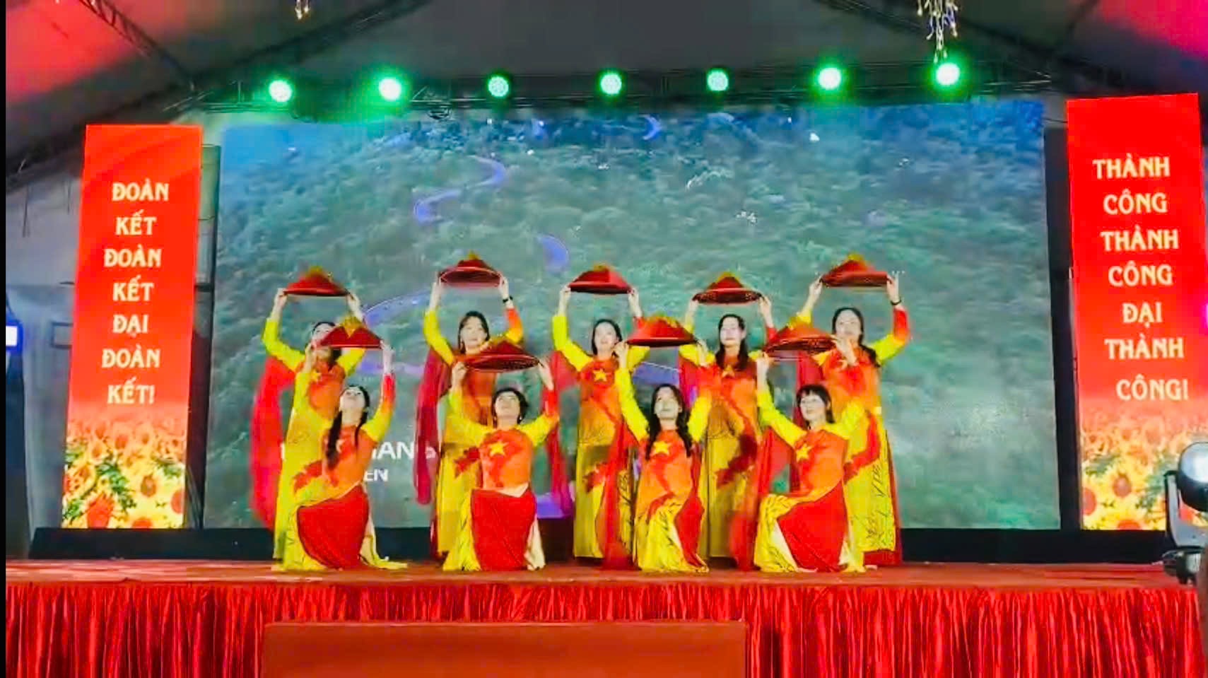 Phụ nữ Thư Lâm tham gia chương trình văn nghệ chào mừng thành công Đại hội - ảnh 3