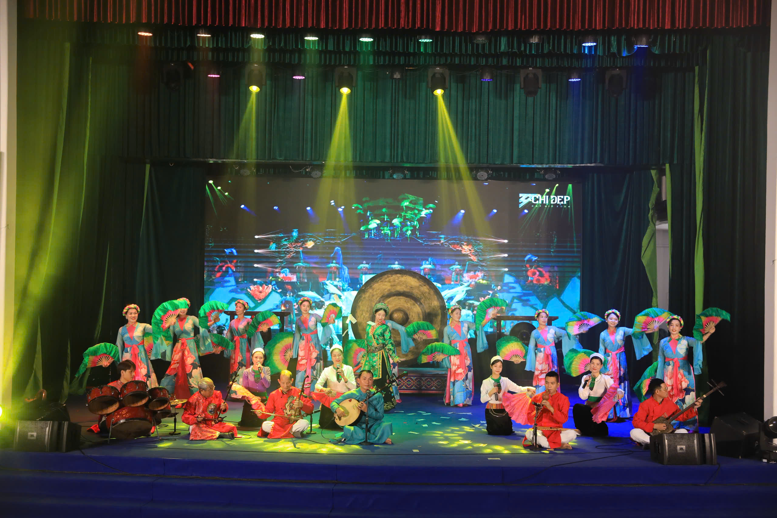 Quyết sách mang tính bước ngoặt cho vùng đồng bào dân tộc thiểu số và miền núi Thủ đô - ảnh 8