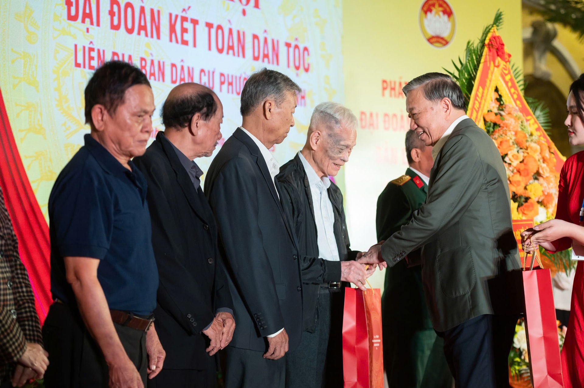 Tổng Bí thư Tô Lâm dự Ngày hội Đại đoàn kết dân tộc tại phường Ba Đình - ảnh 3