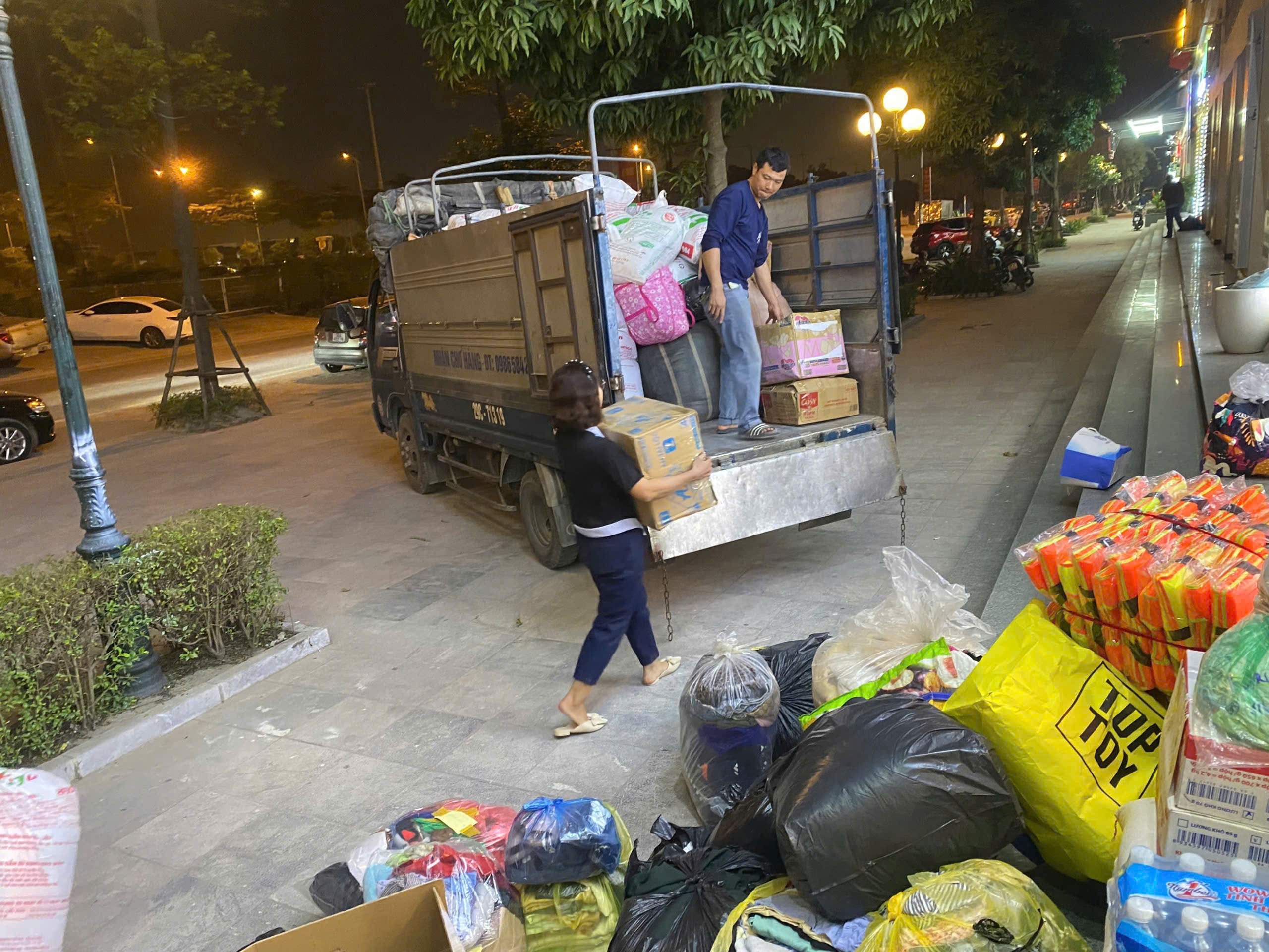 Hội LHPN xã Đông Anh: Kêu gọi hơn 800 triệu đồng ủng hộ đồng bào miền Trung, Tây Nguyên bị ảnh hưởng bởi mưa lũ - ảnh 2