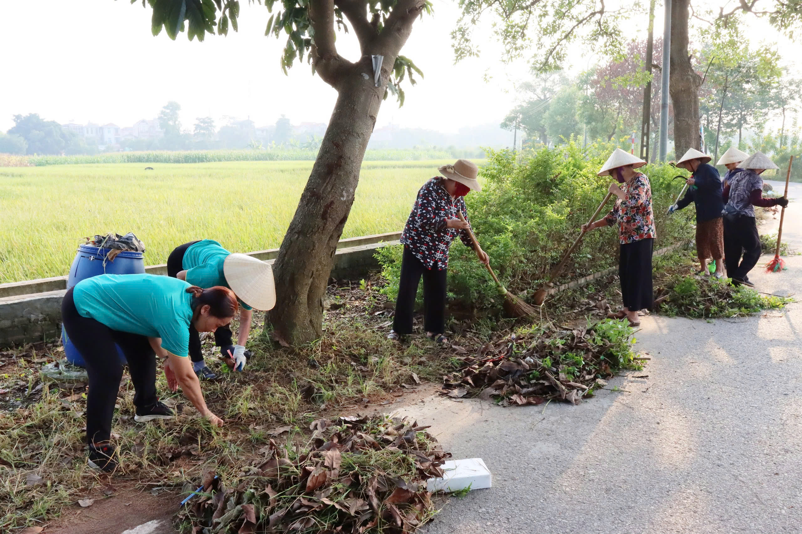 Cán bộ, đảng viên, người dân thi đua đưa Nghị quyết của Đảng vào cuộc sống - ảnh 2