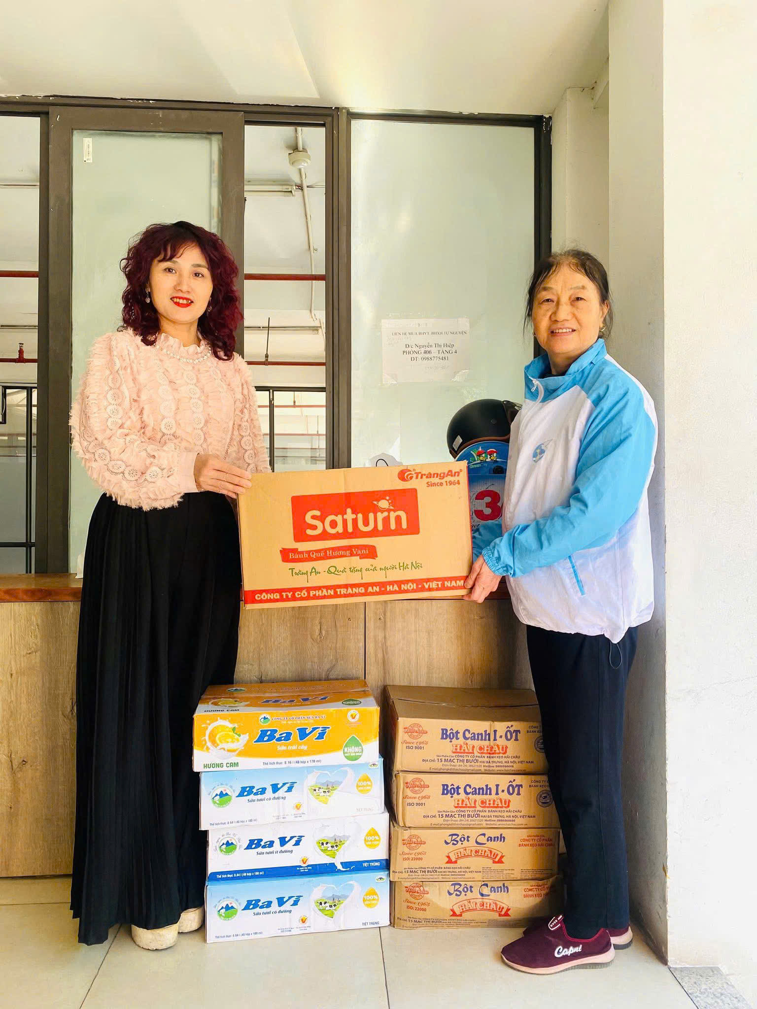 Phường Ngọc Hà: Ủng hộ tiền, nhu yếu phẩm tổng trị giá hơn 1, 7 tỷ đồng gửi các tỉnh bị ảnh hưởng bởi mưa lũ - ảnh 3