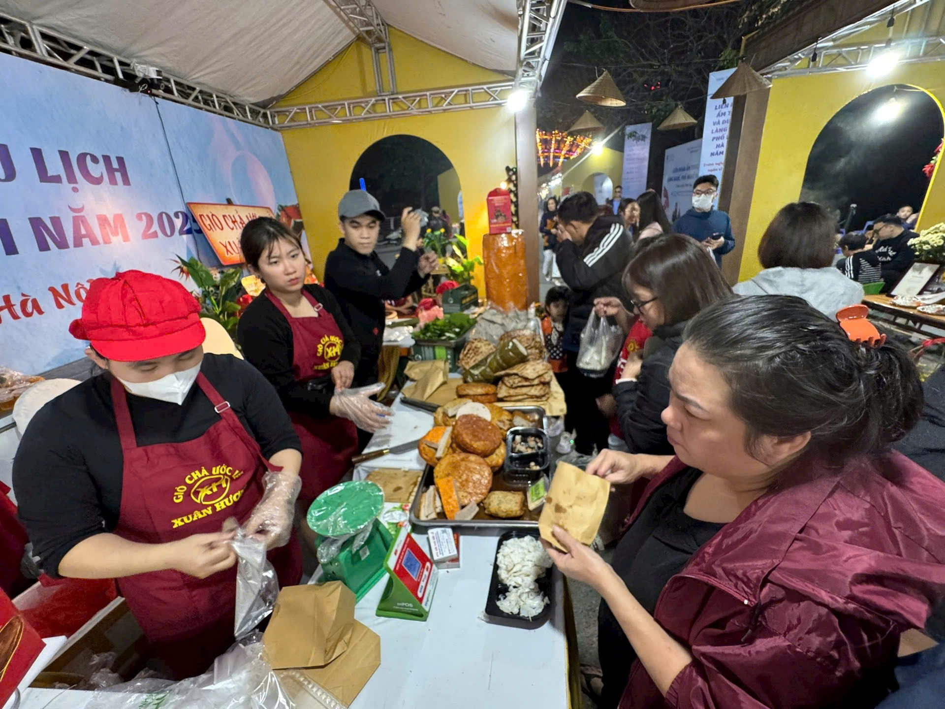 “Trăm nghề tinh hoa, ngàn vị lan tỏa” tại Liên hoan Ẩm thực, Du lịch làng nghề, phố nghề Hà Nội - ảnh 3