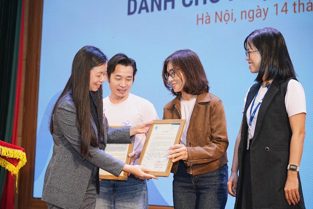 Trao tặng 2.010 suất tầm soát ung thư và tổ chức “Gian hàng 0 đồng” cho phụ nữ yếu thế - ảnh 1