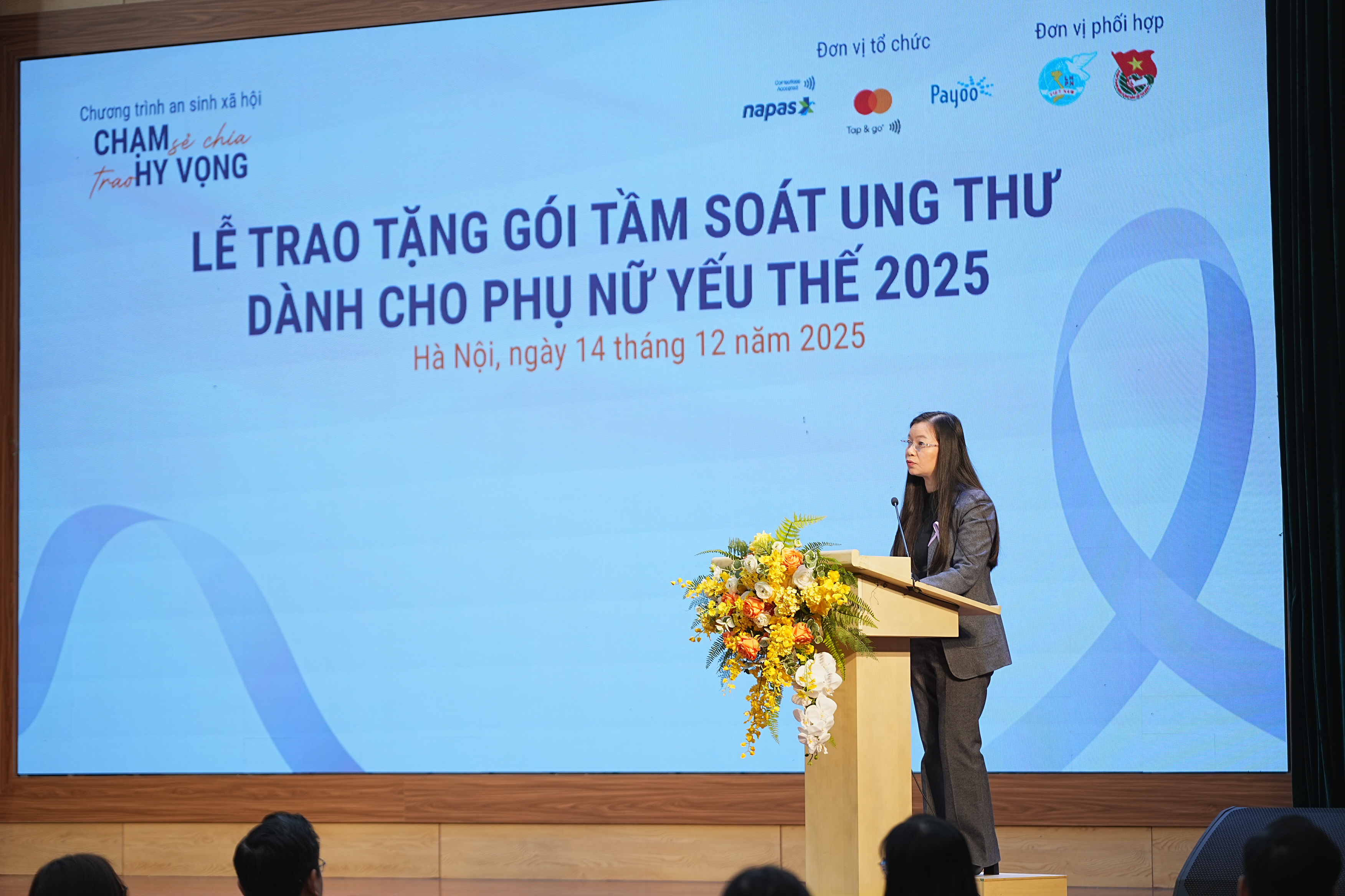 Trao tặng 2.010 suất tầm soát ung thư và tổ chức “Gian hàng 0 đồng” cho phụ nữ yếu thế - ảnh 2