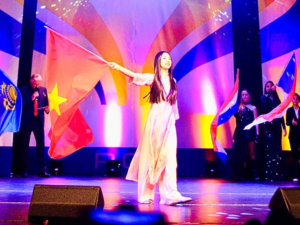 Tình yêu Việt Nam đưa cô bé gốc Việt đến với Top 3 Euro Pop Contest - ảnh 1