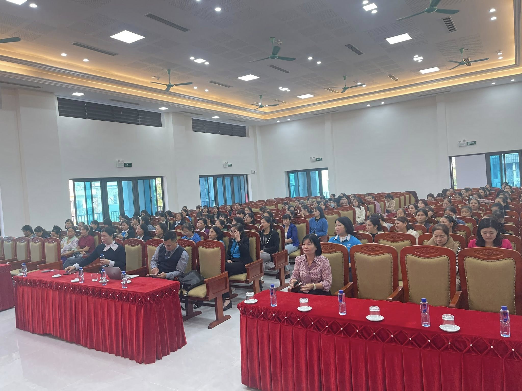 Hội LHPN xã Phúc Thịnh: Truyền thông kiến thức, kỹ năng xây dựng gia đình “5 có, 3 sạch, 3 an” - ảnh 1