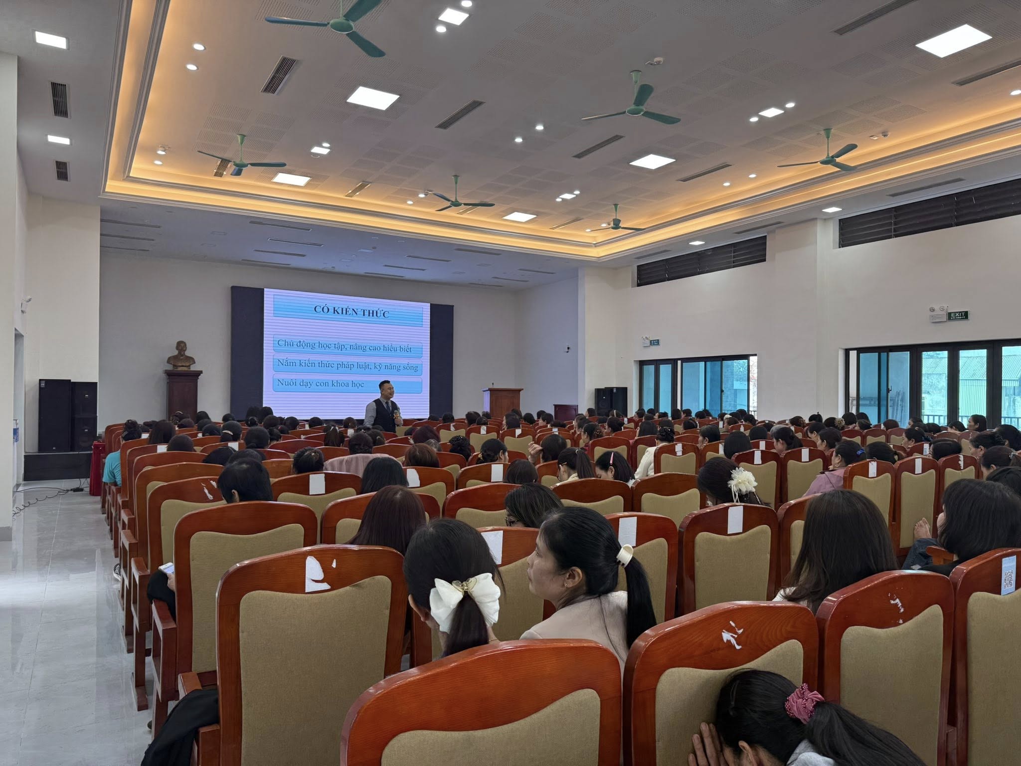 Hội LHPN xã Phúc Thịnh: Truyền thông kiến thức, kỹ năng xây dựng gia đình “5 có, 3 sạch, 3 an” - ảnh 3