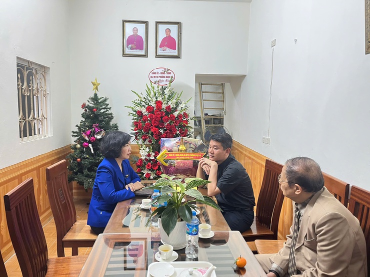 Phường Ngọc Hà: Thăm, chúc mừng các xứ, họ nhân dịp Noel 2025 - ảnh 1