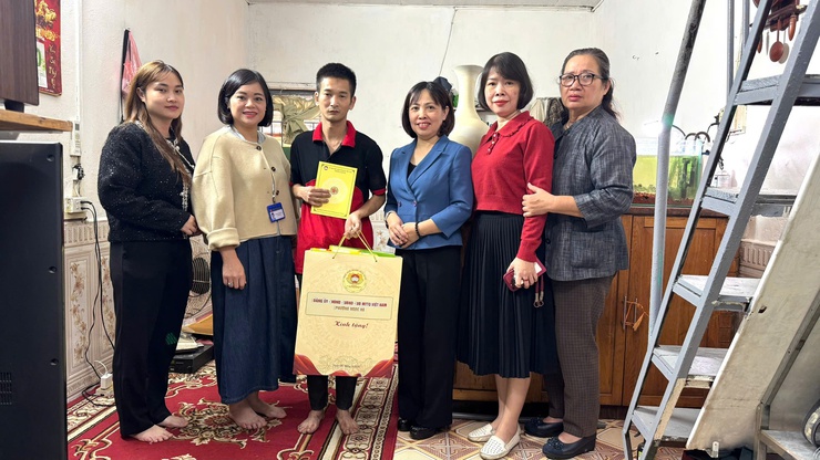 Phường Ngọc Hà: Thăm, chúc mừng các xứ, họ nhân dịp Noel 2025 - ảnh 3