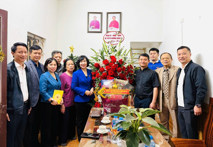 Phường Ngọc Hà: Thăm, chúc mừng các xứ, họ nhân dịp Noel 2025 - ảnh 2