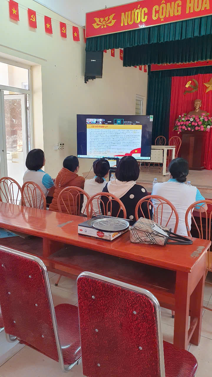 Hội LHPN xã Thư Lâm: Tham gia tập huấn kiến thức pháp luật năm 2025 - ảnh 2