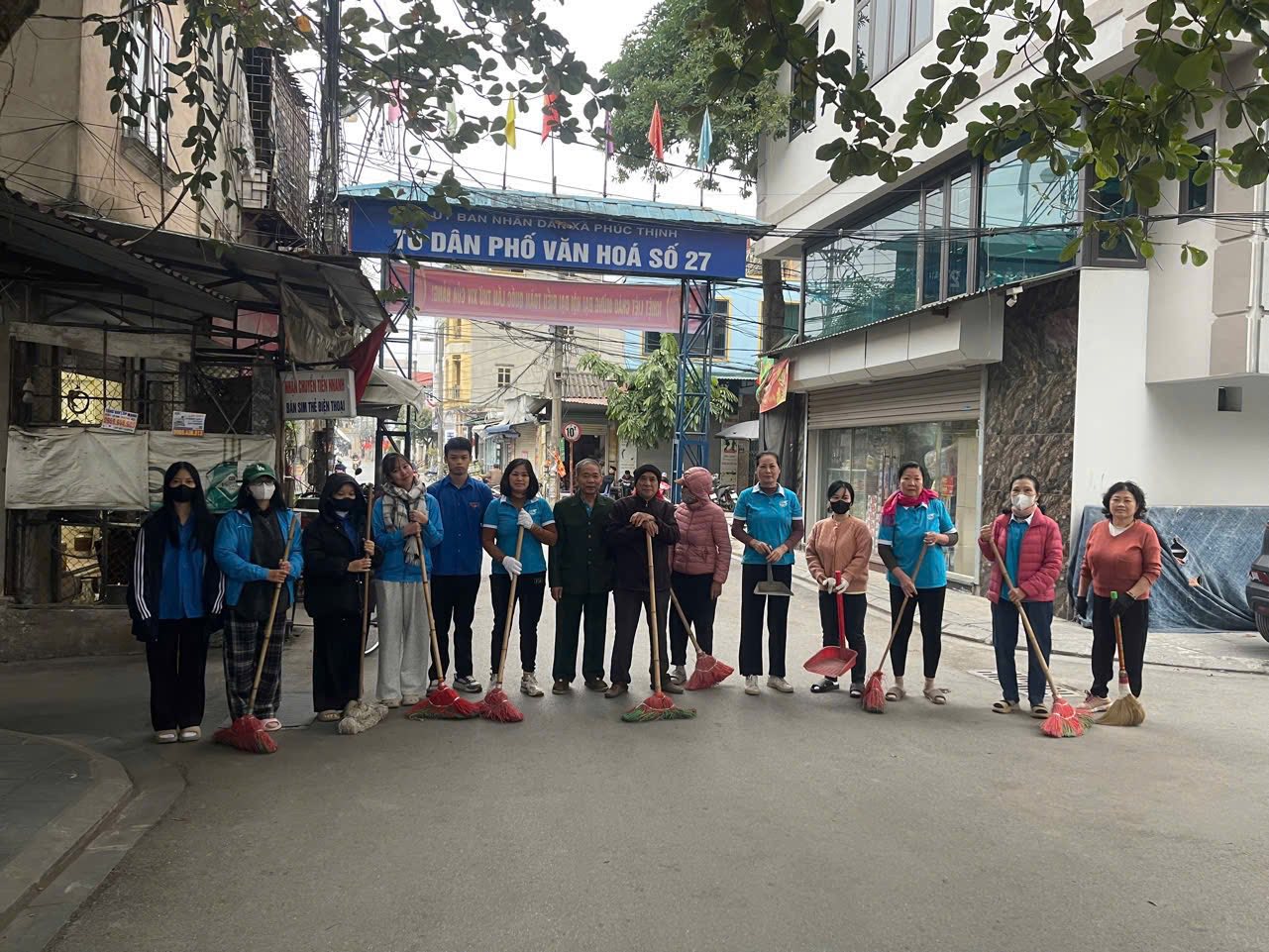 Hội LHPN xã Phúc Thịnh: Tổng vệ sinh môi trường, thu gom rác thải nhựa - ảnh 2