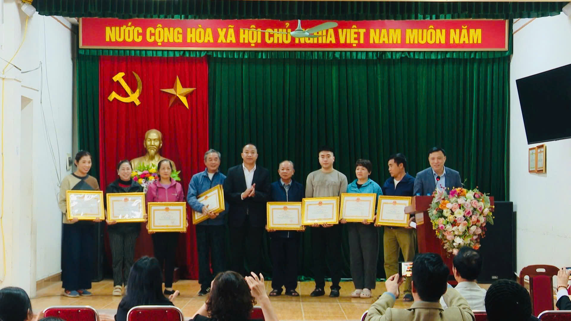 Phụ nữ Đông Anh làm tốt công tác vận động gia đình hội viên giải phóng mặt bằng  - ảnh 4