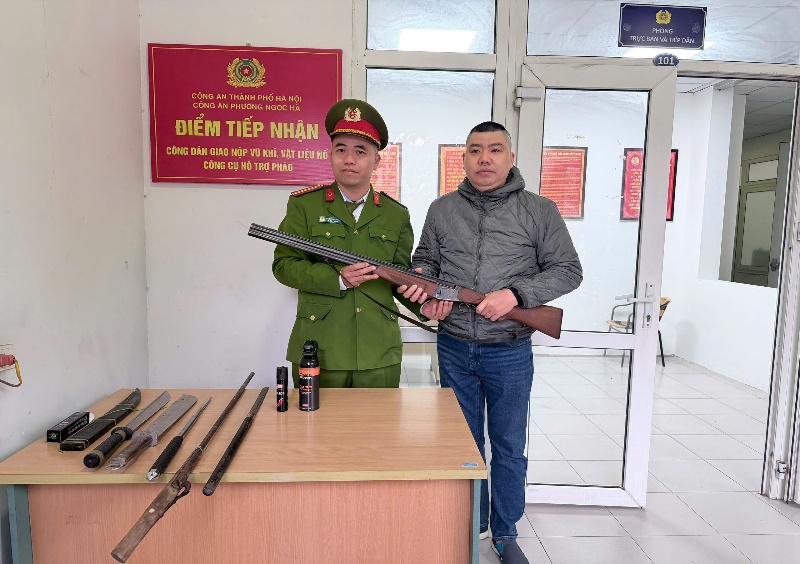 Phường Ngọc Hà: Tuyên truyền, vận động thu hồi vũ khí, vật liệu nổ, công cụ hỗ trợ - ảnh 2