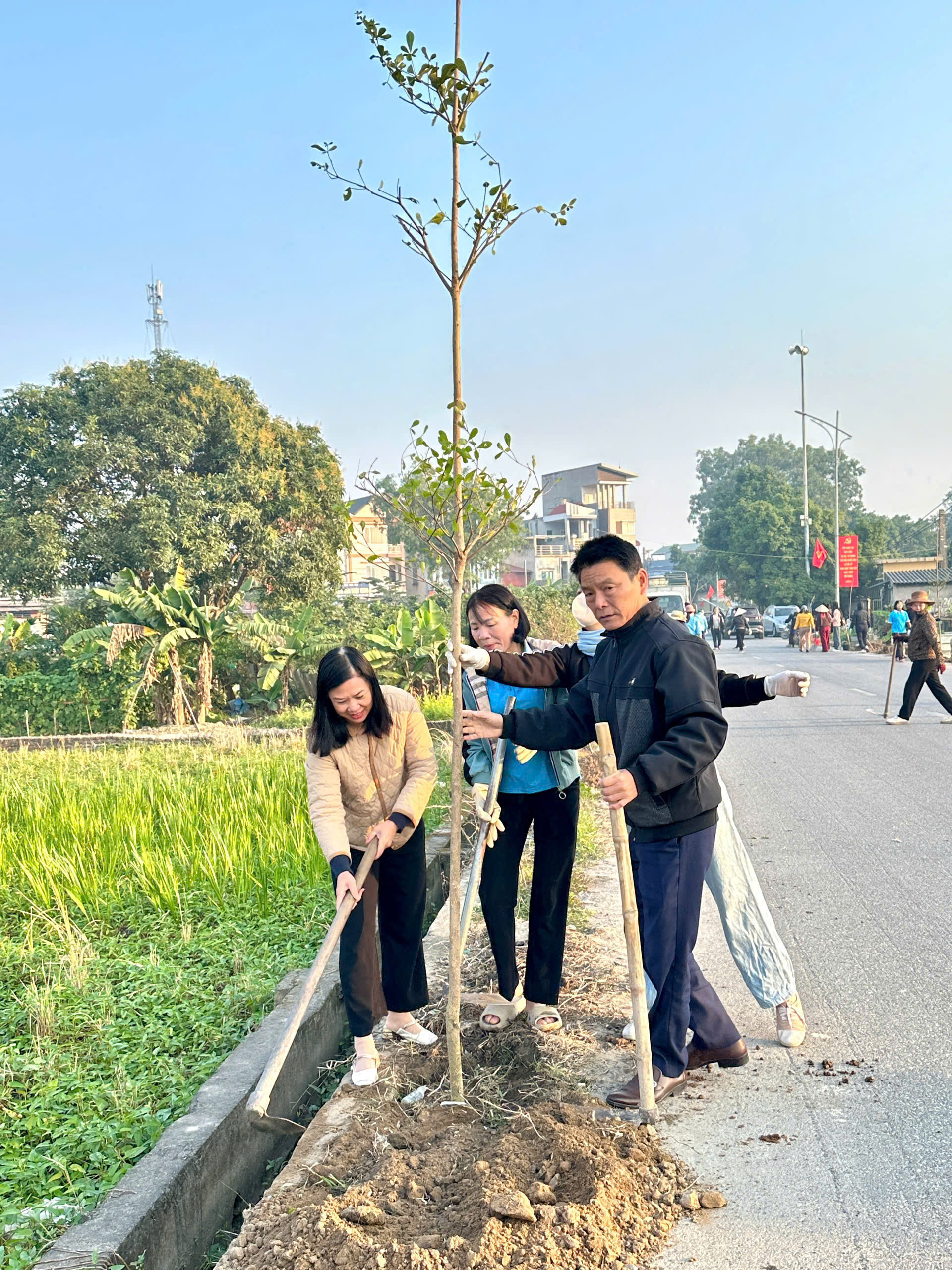 Hội LHPN xã Thư Lâm: Xây dựng “Đoạn đường hoa kiểu mẫu” chào mừng Đại hội Đảng toàn quốc lần thứ XIV - ảnh 4