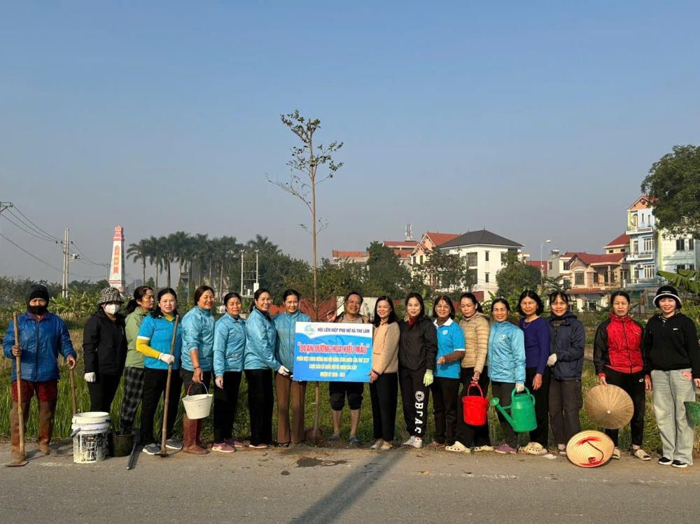 Hội LHPN xã Thư Lâm: Xây dựng “Đoạn đường hoa kiểu mẫu” chào mừng Đại hội Đảng toàn quốc lần thứ XIV - ảnh 1