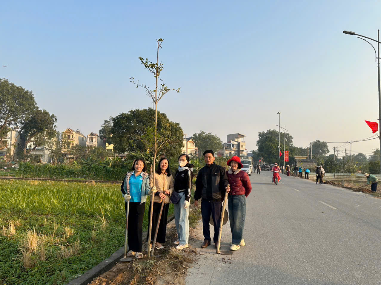Hội LHPN xã Thư Lâm: Xây dựng “Đoạn đường hoa kiểu mẫu” chào mừng Đại hội Đảng toàn quốc lần thứ XIV - ảnh 6