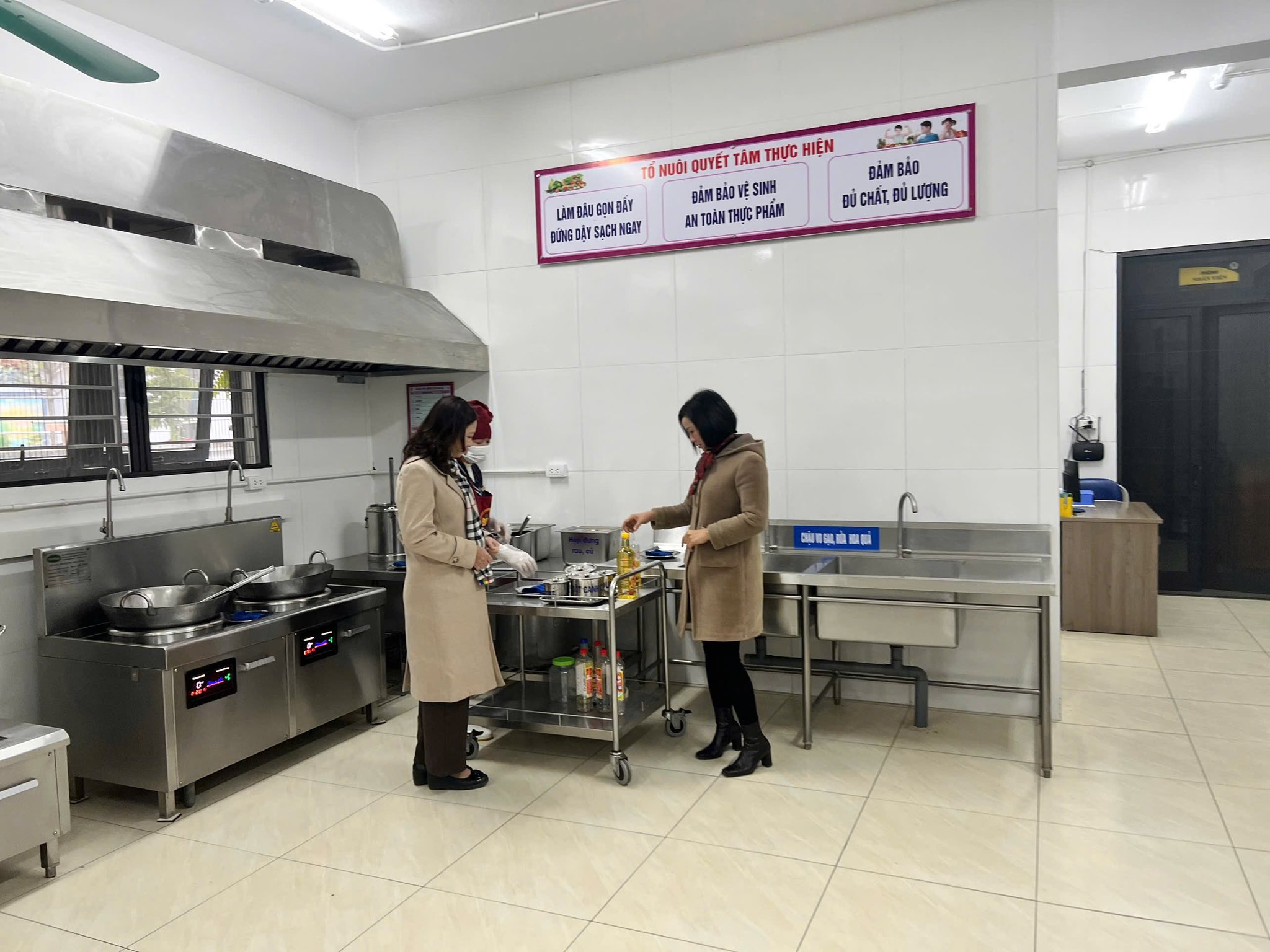 Hội LHPN xã Phúc Thịnh: Phối hợp giám sát công tác vệ sinh an toàn thực phẩm - ảnh 1