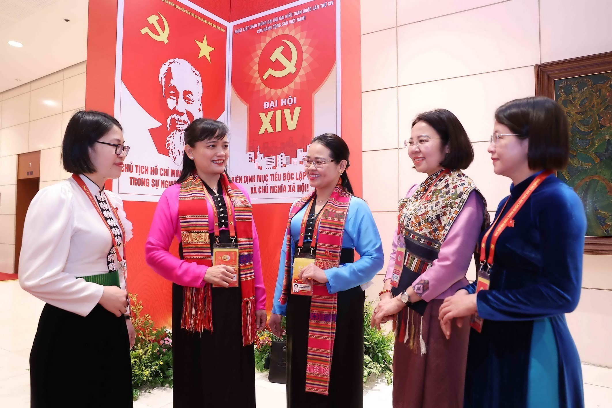 Một số hình ảnh đẹp của đại biểu nữ tại phiên khai mạc Đại hội XIV của Đảng - ảnh 13