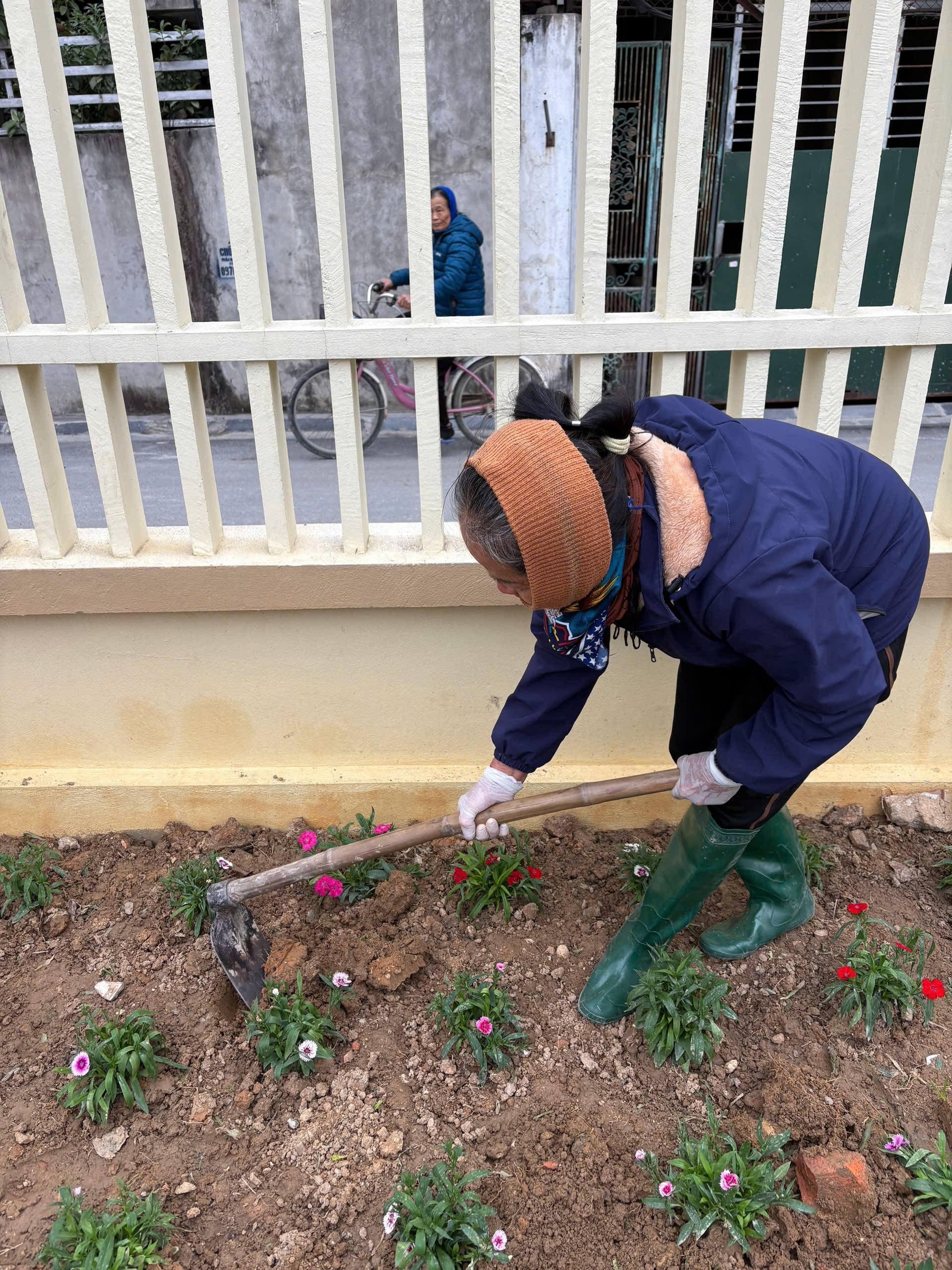 Phụ nữ Thư Lâm: Sôi nổi hưởng ứng cuộc thi “Thôn, khu, tổ dân phố Sáng- Xanh- Sạch- Đẹp- Hiệu quả” - ảnh 4