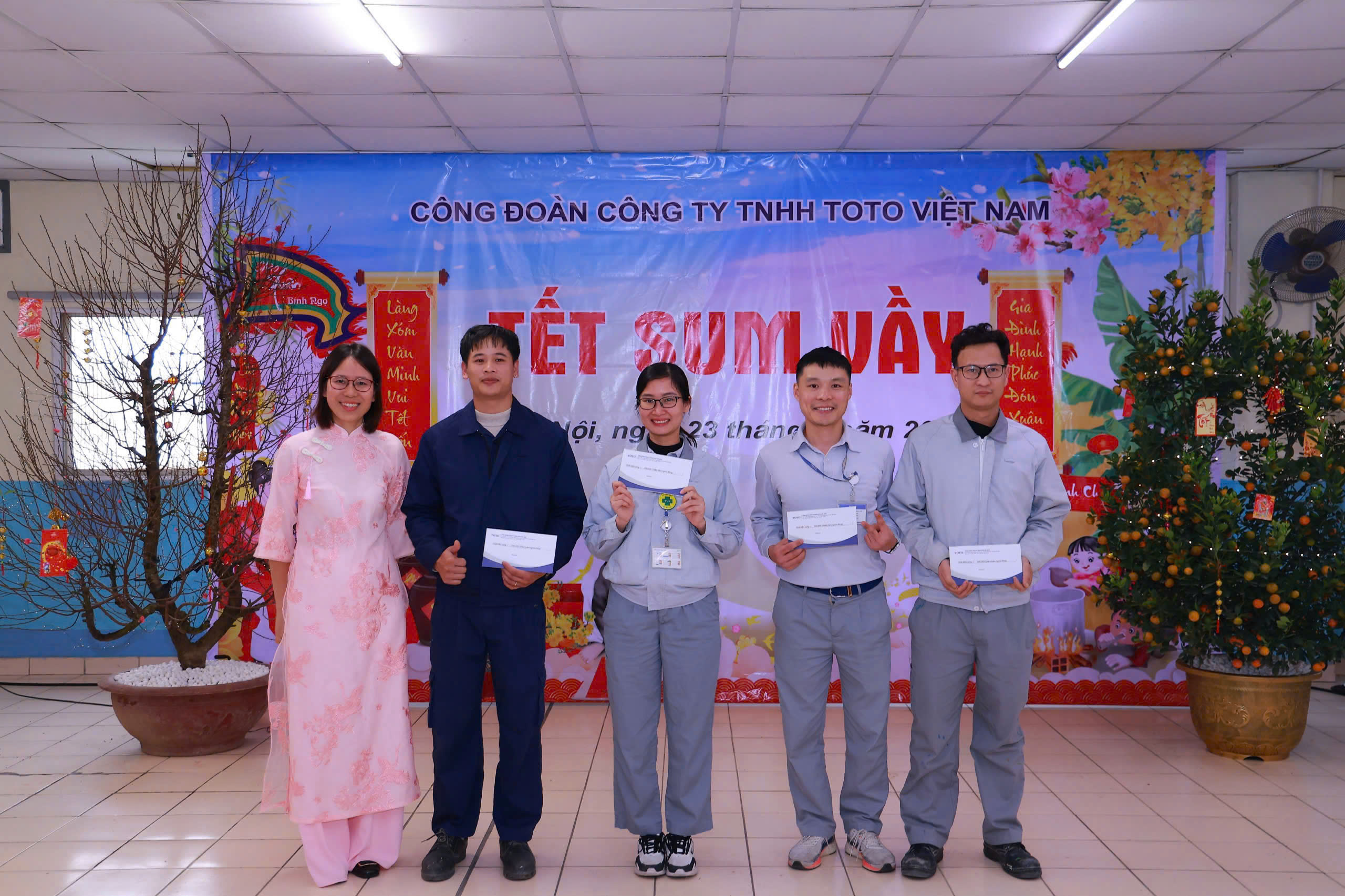Gần 1.000 đoàn viên, người lao động Công ty TOTO Việt Nam tham gia chương trình “Tết sum vầy” - ảnh 7