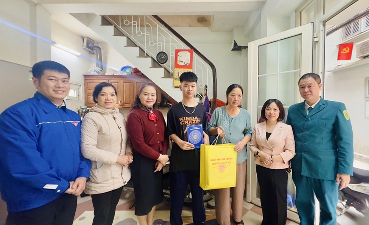Phường Ngọc Hà: Thăm, tặng quà trước thềm Tết Nguyên đán Bính Ngọ 2026 - ảnh 3