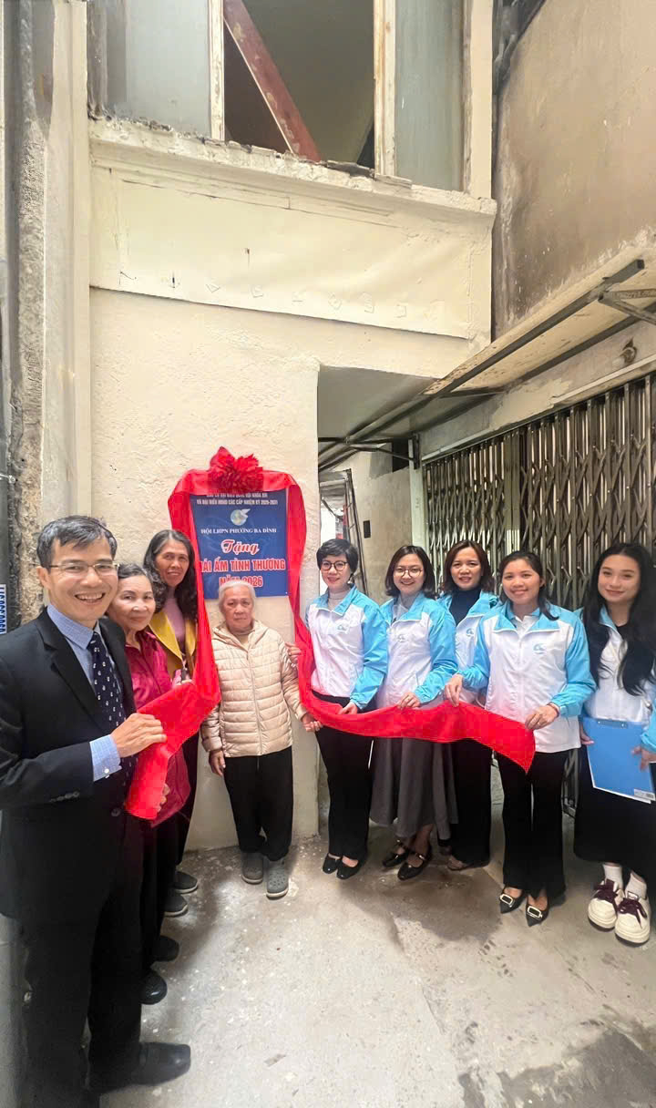 Hội LHPN phường Ba Đình: Bàn giao “Mái ấm tình thương” cho hội viên phụ nữ có hoàn cảnh khó khăn - ảnh 3